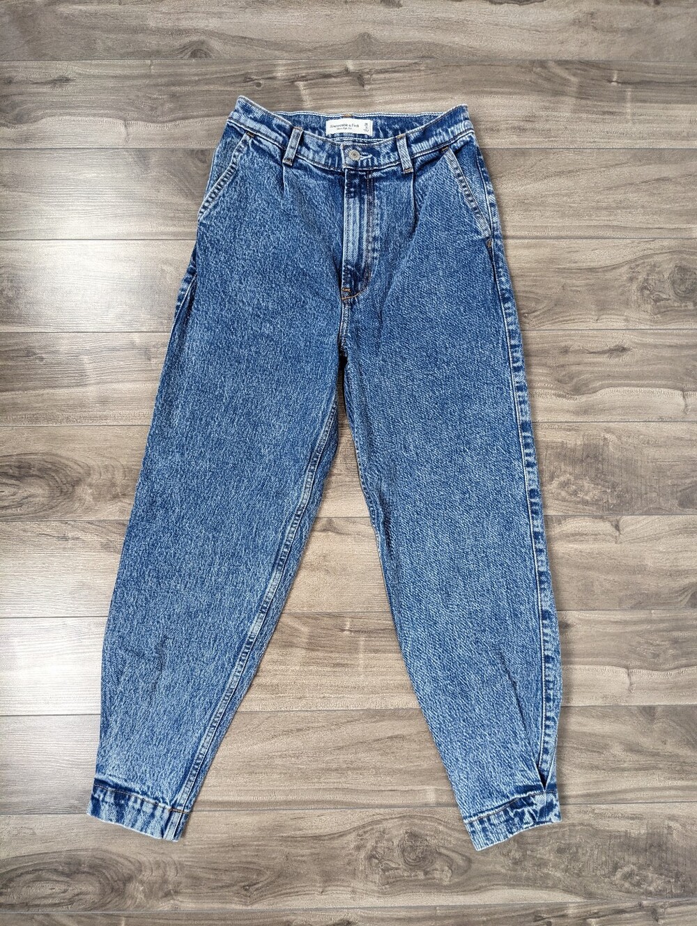 Abercrombie & Fitch Women's Jeans Ultra High Rise Pleated Tapered Size 26